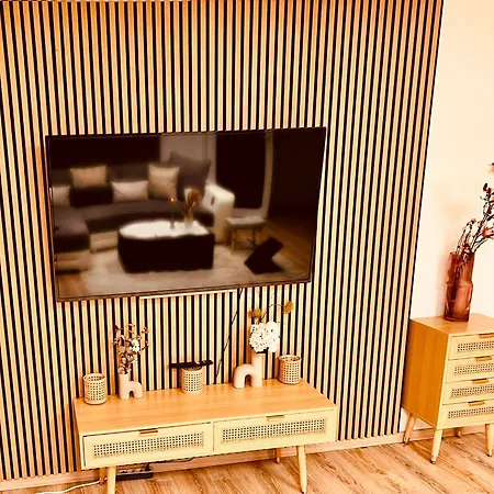 Lägenhet Luxe Living: Opulent Elegance Unleashed *
