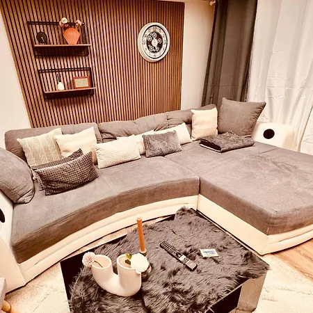 Luxe Living: Opulent Elegance Unleashed Apartament *